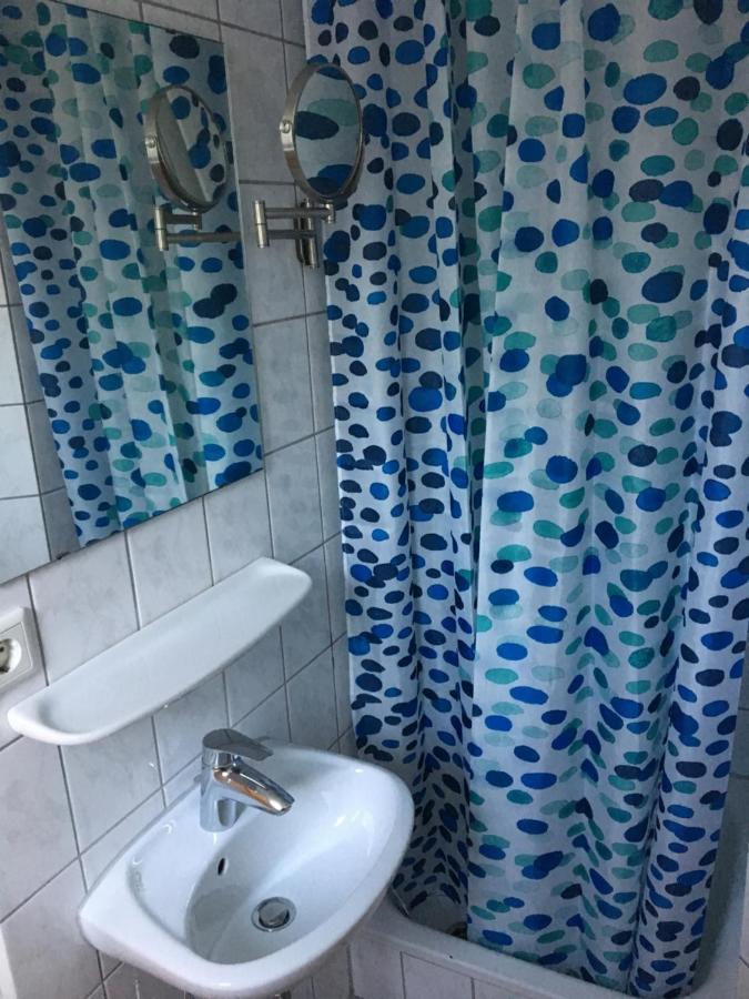 Zum Armen Mann Bed & Breakfast Дюселдорф Екстериор снимка