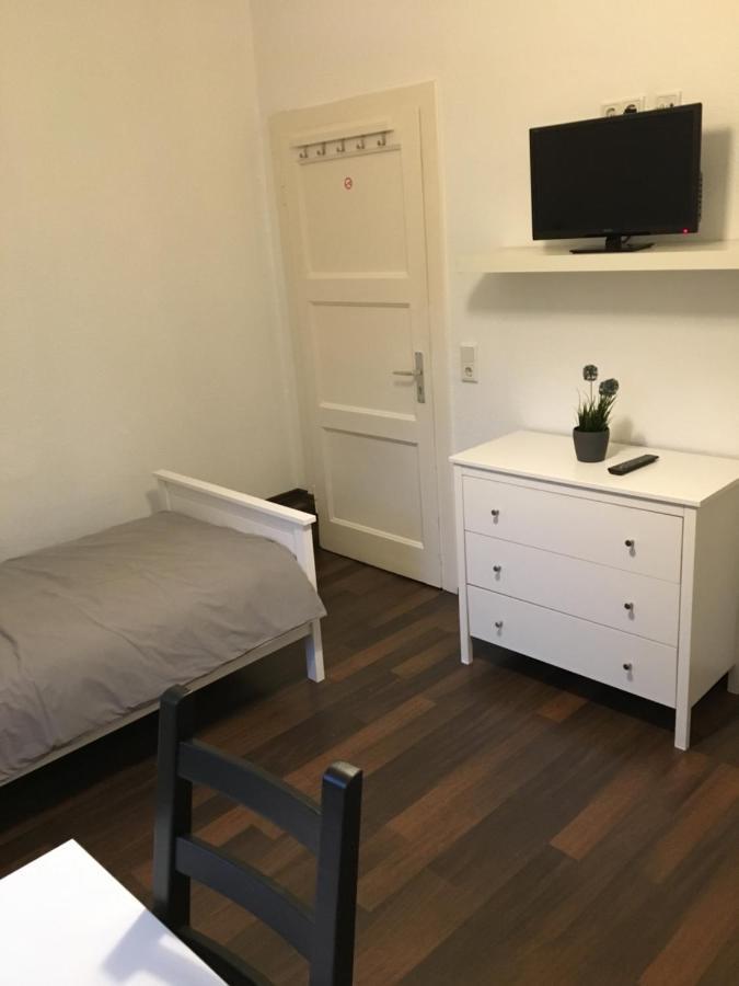 Zum Armen Mann Bed & Breakfast Дюселдорф Екстериор снимка