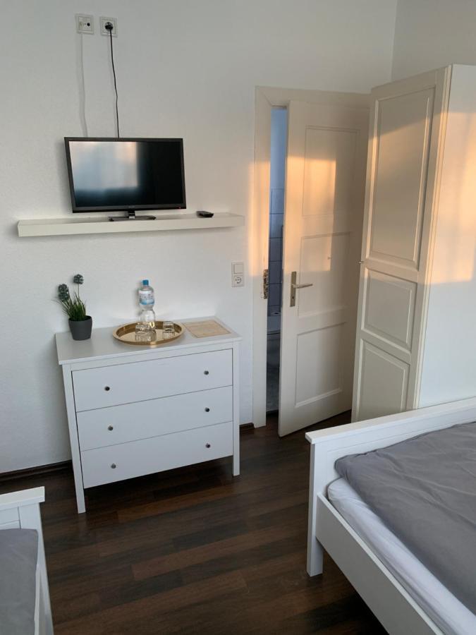 Zum Armen Mann Bed & Breakfast Дюселдорф Екстериор снимка