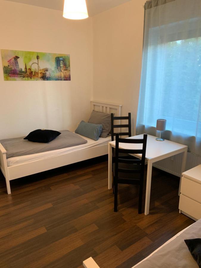 Zum Armen Mann Bed & Breakfast Дюселдорф Екстериор снимка