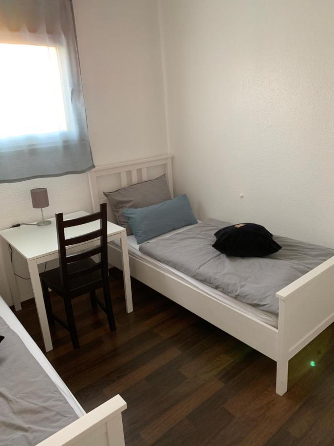Zum Armen Mann Bed & Breakfast Дюселдорф Екстериор снимка