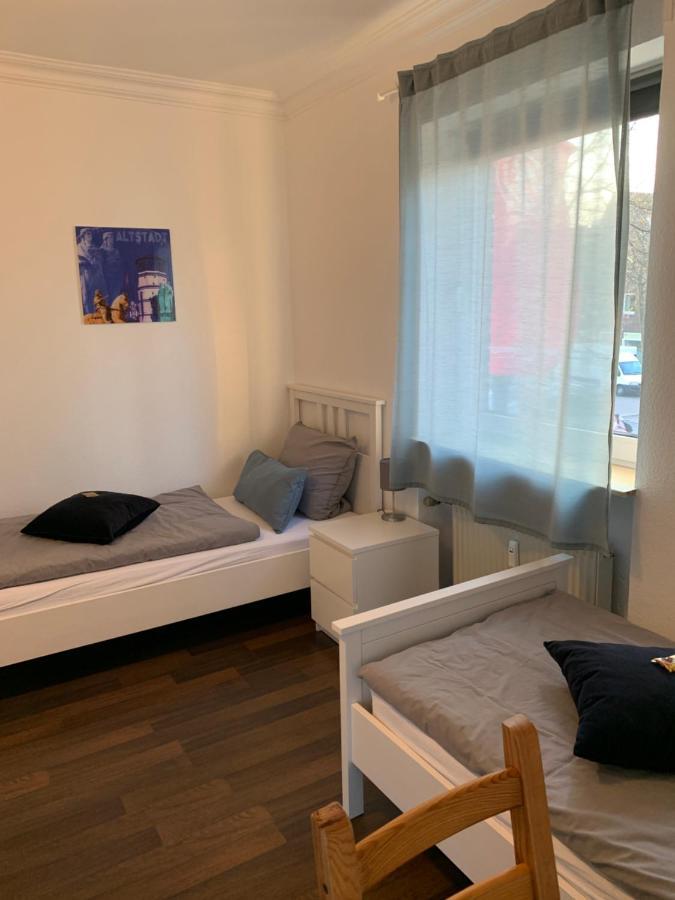 Zum Armen Mann Bed & Breakfast Дюселдорф Екстериор снимка