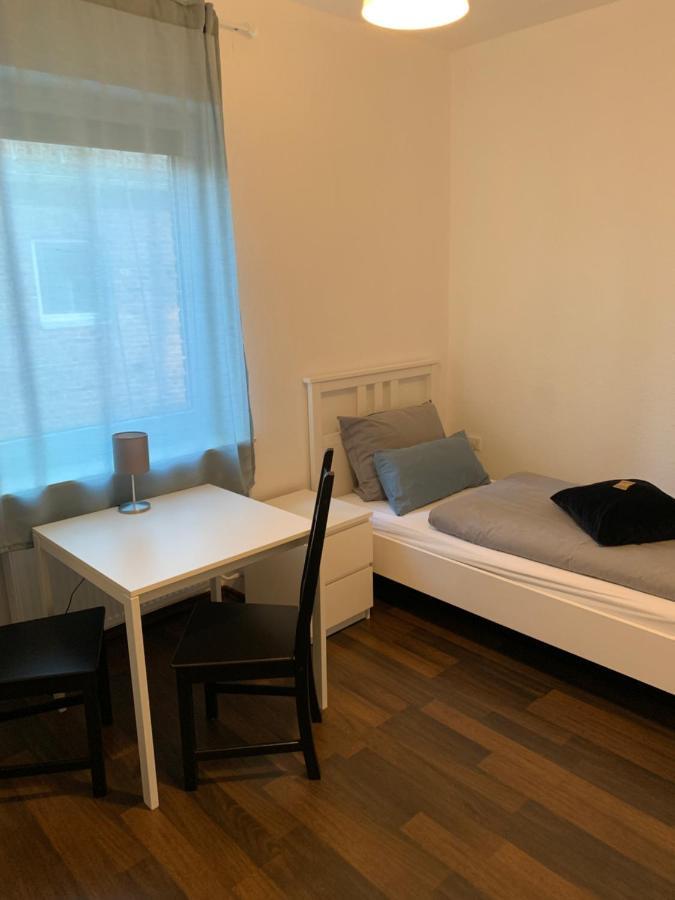 Zum Armen Mann Bed & Breakfast Дюселдорф Екстериор снимка