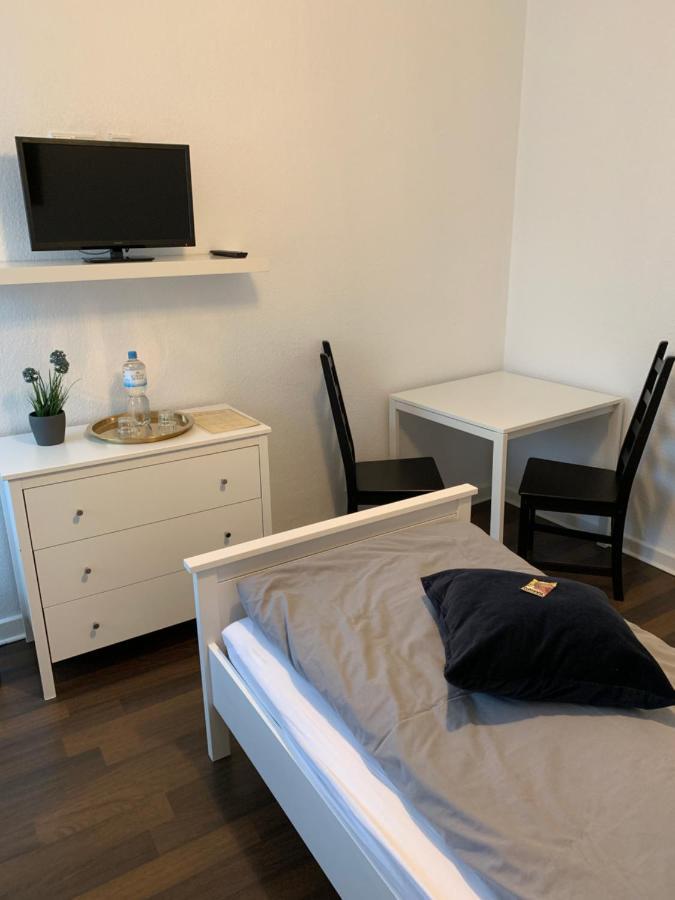 Zum Armen Mann Bed & Breakfast Дюселдорф Екстериор снимка