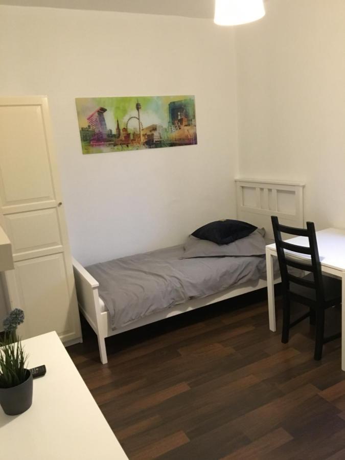 Zum Armen Mann Bed & Breakfast Дюселдорф Екстериор снимка