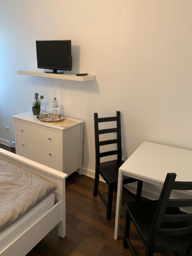 Zum Armen Mann Bed & Breakfast Дюселдорф Екстериор снимка
