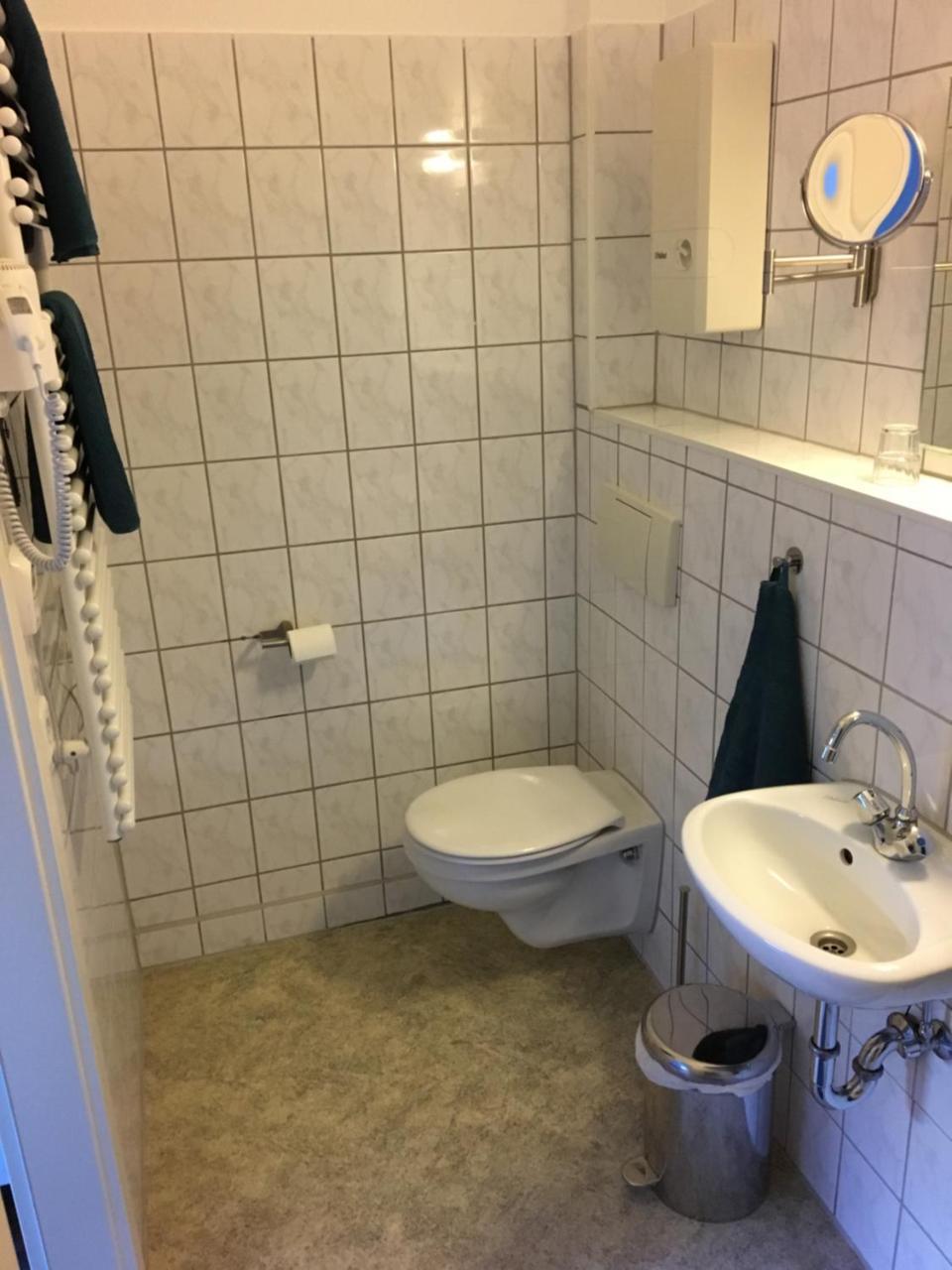 Zum Armen Mann Bed & Breakfast Дюселдорф Екстериор снимка