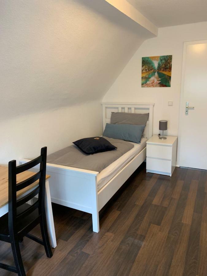 Zum Armen Mann Bed & Breakfast Дюселдорф Екстериор снимка