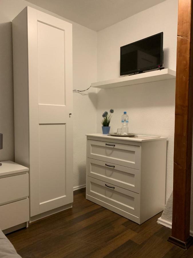 Zum Armen Mann Bed & Breakfast Дюселдорф Екстериор снимка